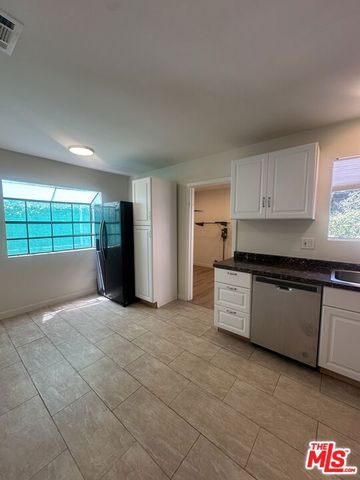 7359 Amestoy Avenue, Los Angeles, CA 91406