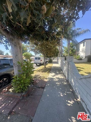 7359 Amestoy Avenue, Los Angeles, CA 91406