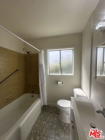 7359 Amestoy Avenue, Los Angeles, CA 91406