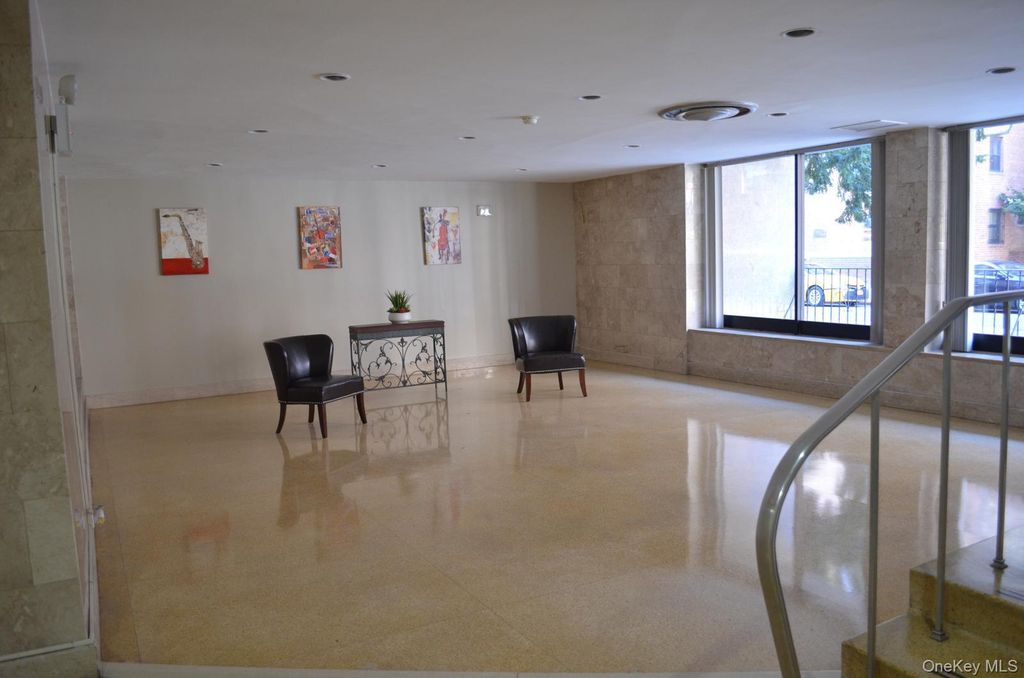 99-10 60th Avenue 5-F, Corona, NY 11368 — photo 2