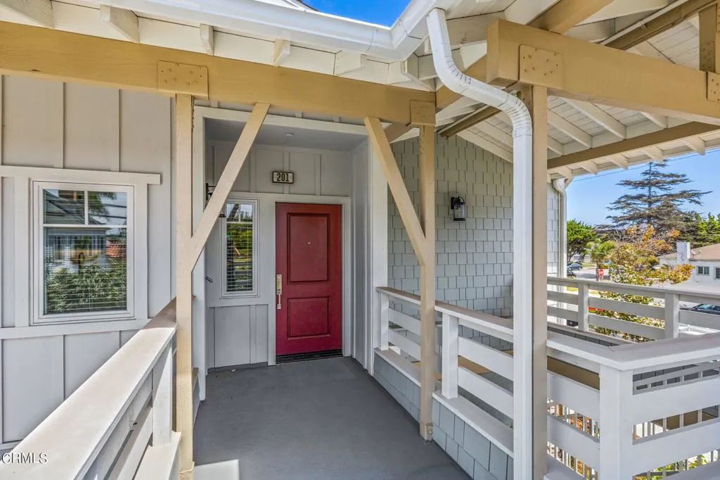 Image 2 of property listing at 307 North F St 201, Oxnard, CA 93030