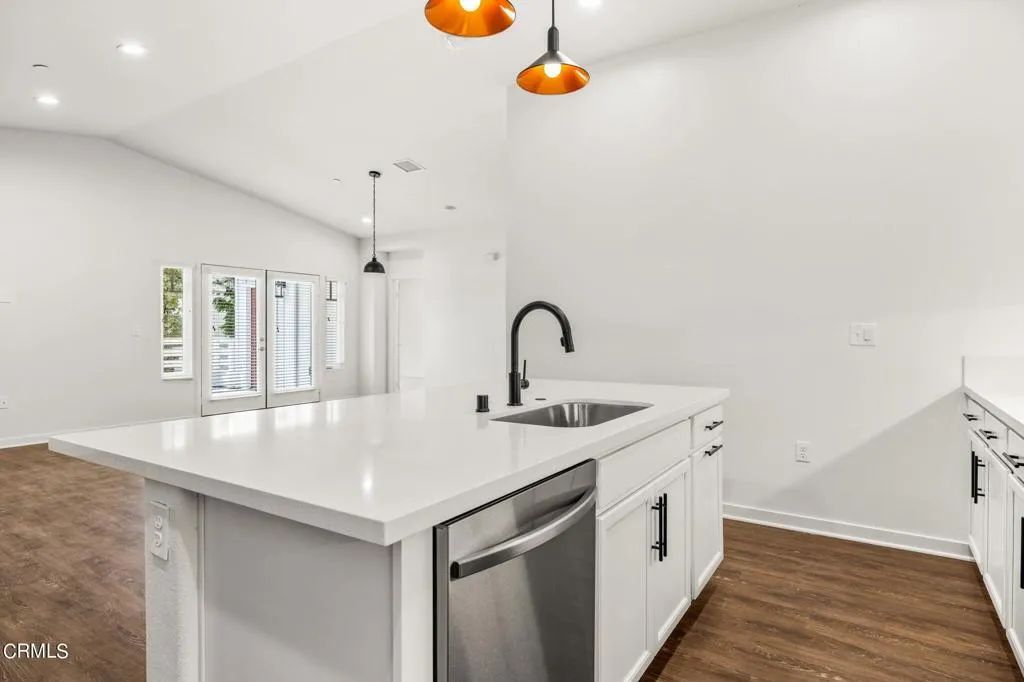 Image 12 of property listing at 307 North F St 201, Oxnard, CA 93030