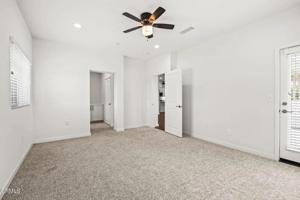 Image 14 of property listing at 307 North F St 201, Oxnard, CA 93030