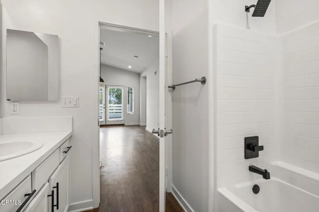 Image 21 of property listing at 307 North F St 201, Oxnard, CA 93030