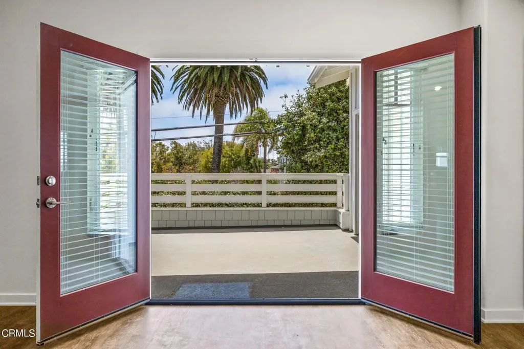 Image 24 of property listing at 307 North F St 201, Oxnard, CA 93030