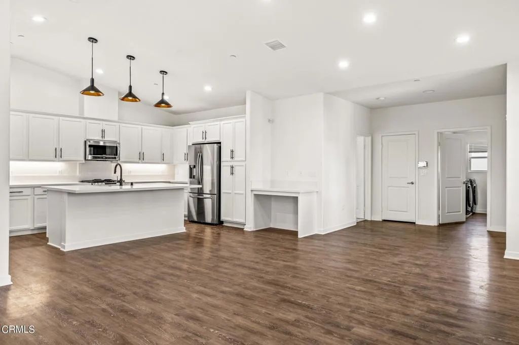Image 8 of property listing at 307 North F St 201, Oxnard, CA 93030
