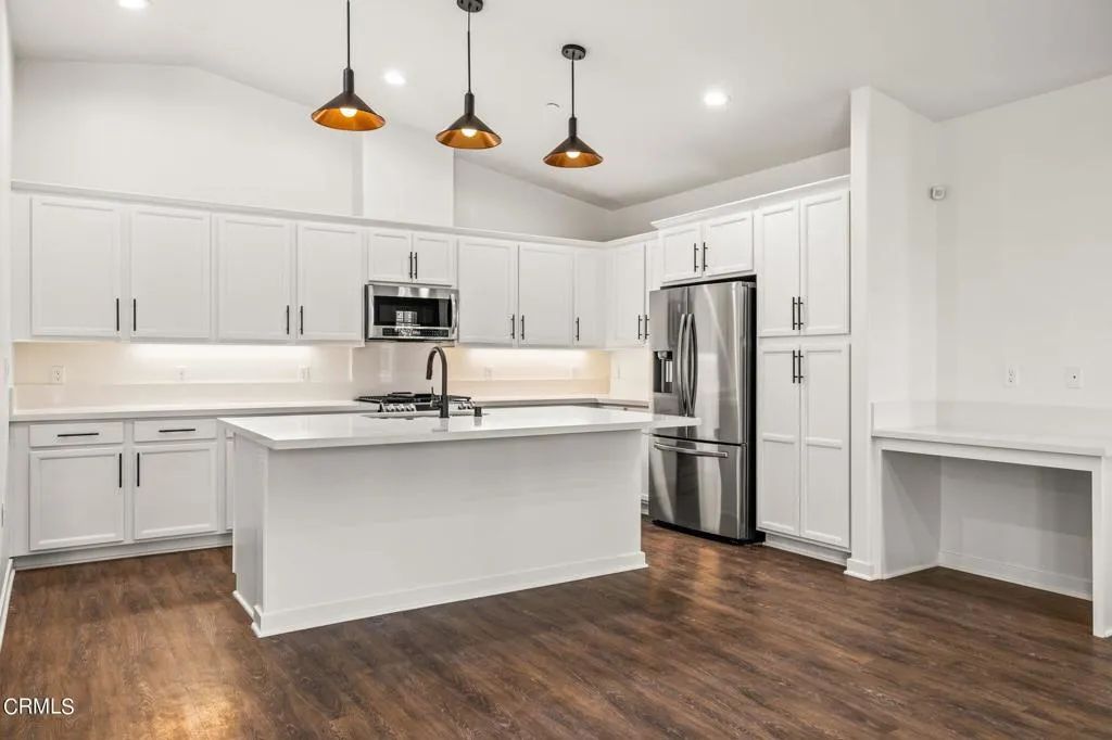 Image 9 of property listing at 307 North F St 201, Oxnard, CA 93030