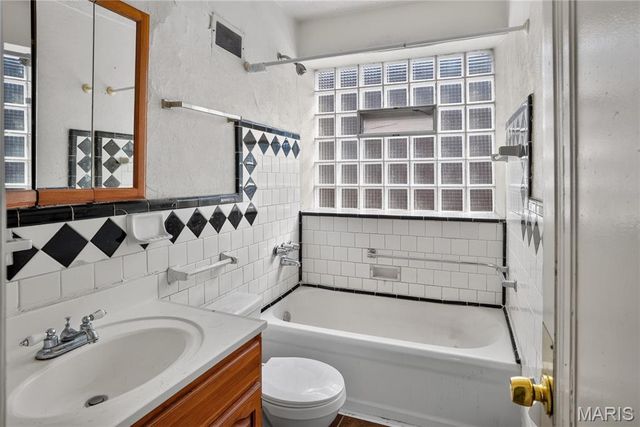 3502 West Place, St Louis, MO 63121