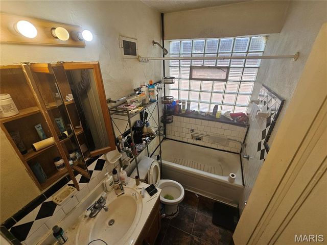 3502 West Place, St Louis, MO 63121
