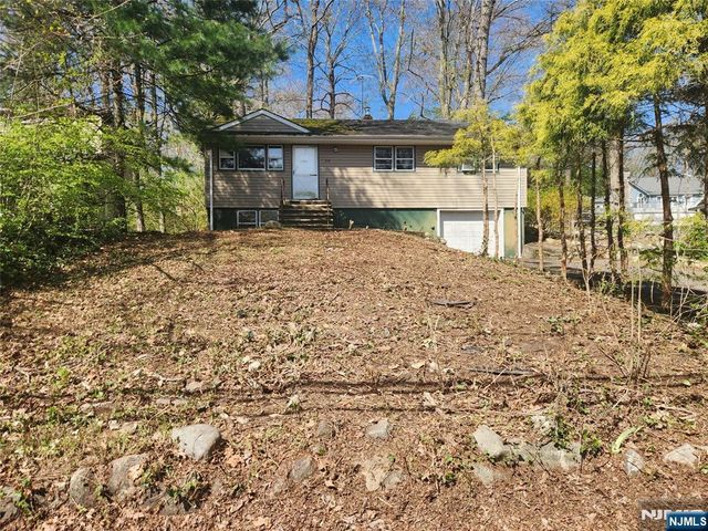 286 Cupsaw Drive, Ringwood, NJ 07456