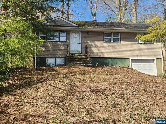 286 Cupsaw Drive, Ringwood, NJ 07456