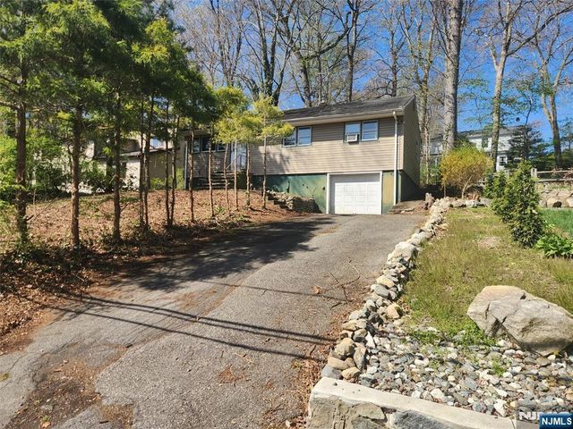 286 Cupsaw Drive, Ringwood, NJ 07456