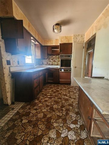 286 Cupsaw Drive, Ringwood, NJ 07456