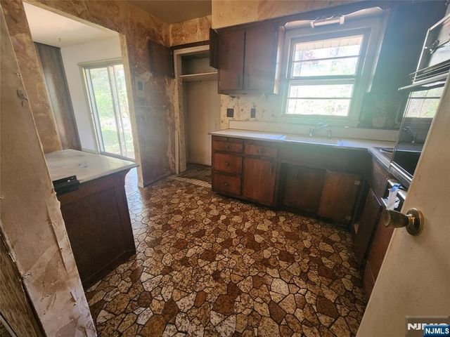 286 Cupsaw Drive, Ringwood, NJ 07456