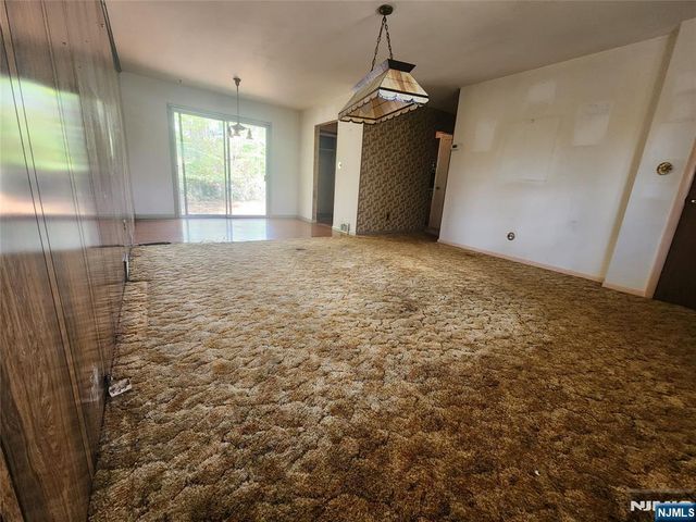 286 Cupsaw Drive, Ringwood, NJ 07456