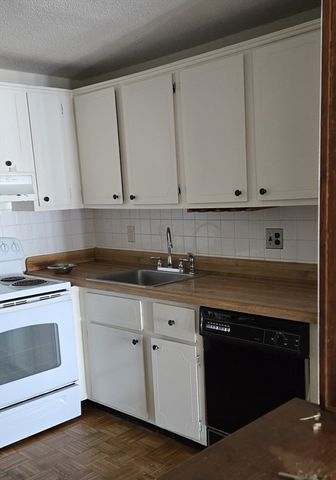 668 Robbins Ave 18, Dracut, MA 01826