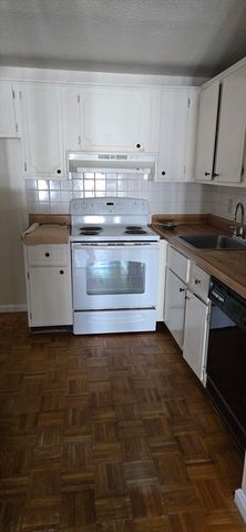 668 Robbins Ave 18, Dracut, MA 01826