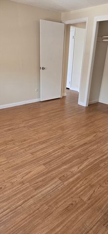 668 Robbins Ave 18, Dracut, MA 01826