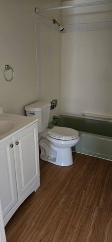 668 Robbins Ave 18, Dracut, MA 01826