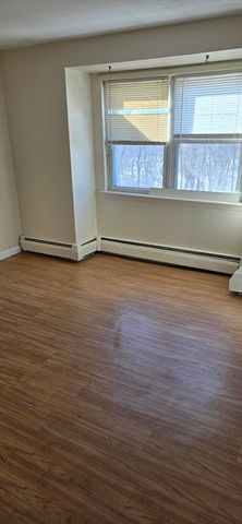 668 Robbins Ave 18, Dracut, MA 01826