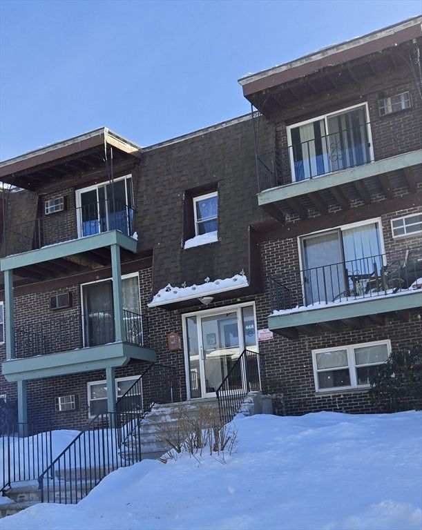 668 Robbins Ave 18, Dracut, MA 01826