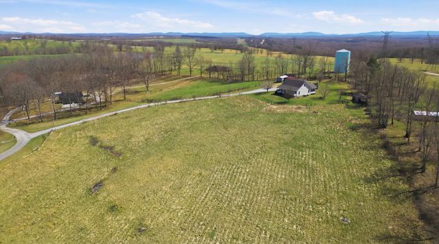 450 Drowning Creek Rd, Crossville, TN 38571