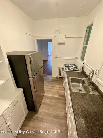 711 Warren Street 4, Hudson, NY 12534