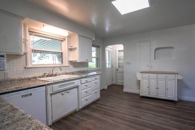 9607 E Upriver Dr, Spokane Valley, WA 99206
