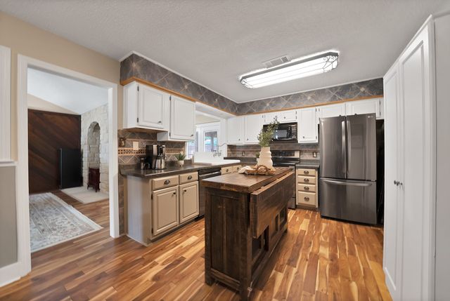 600 Mountain Laurel Lane, Bedford, TX 76021