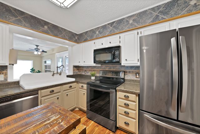 600 Mountain Laurel Lane, Bedford, TX 76021