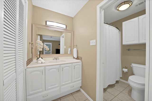 600 Mountain Laurel Lane, Bedford, TX 76021