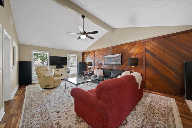 600 Mountain Laurel Lane, Bedford, TX 76021