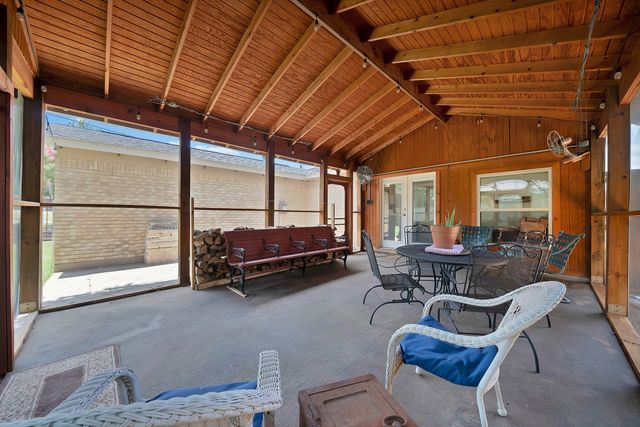 600 Mountain Laurel Lane, Bedford, TX 76021