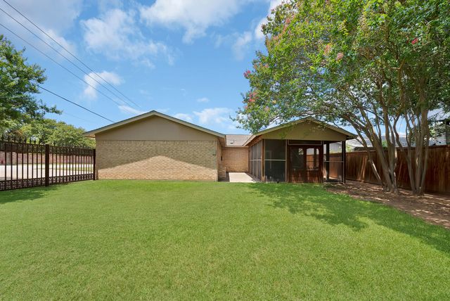 600 Mountain Laurel Lane, Bedford, TX 76021