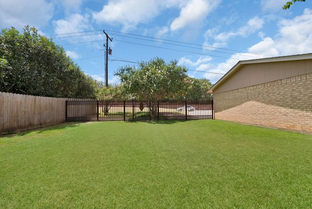600 Mountain Laurel Lane, Bedford, TX 76021