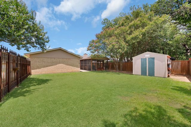 600 Mountain Laurel Lane, Bedford, TX 76021
