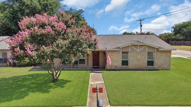 600 Mountain Laurel Lane, Bedford, TX 76021