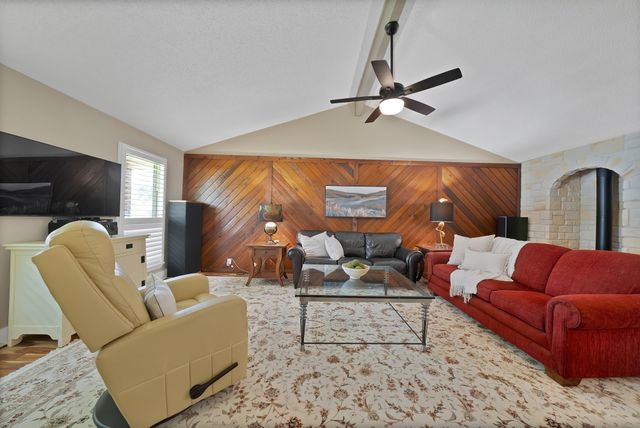 600 Mountain Laurel Lane, Bedford, TX 76021