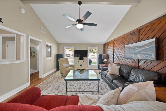600 Mountain Laurel Lane, Bedford, TX 76021
