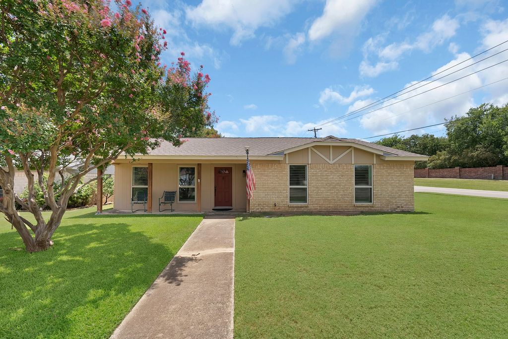 600 Mountain Laurel Lane, Bedford, TX 76021