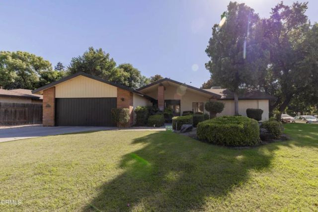 2601 Barrington Street, Bakersfield, CA 93309
