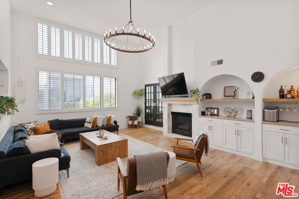 14521 Benefit Street 307, Sherman Oaks, CA 91403