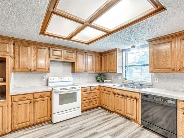 700 N Briarcliff Drive, Oklahoma City, OK 73170