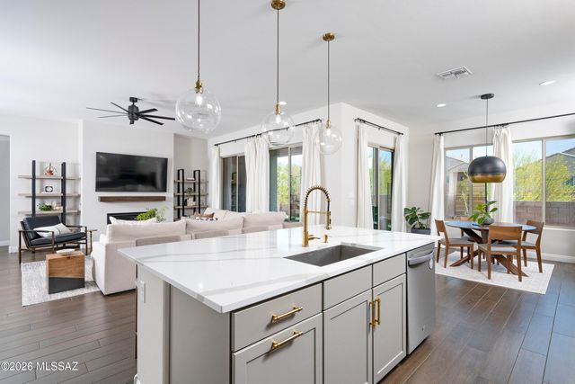 691 E Nubra Valley Place, Oro Valley, AZ 85755
