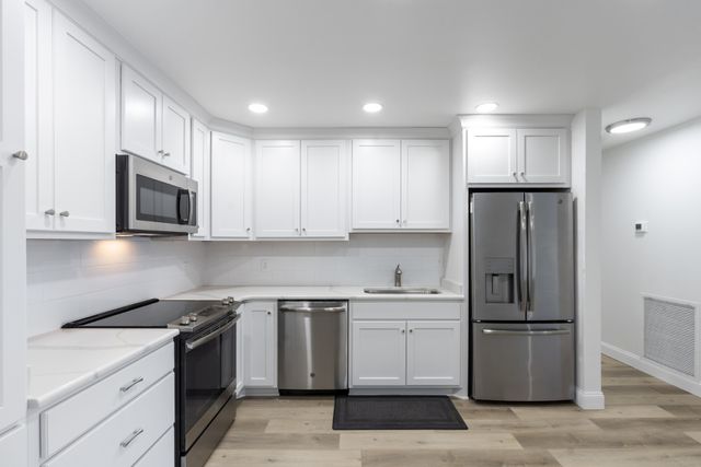 200 Sanders Ferry Rd Apt 2406, Hendersonville, TN 37075