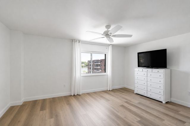 200 Sanders Ferry Rd Apt 2406, Hendersonville, TN 37075
