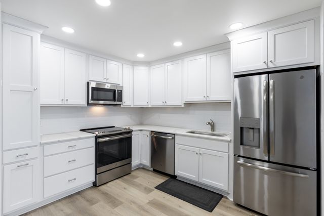 200 Sanders Ferry Rd Apt 2406, Hendersonville, TN 37075
