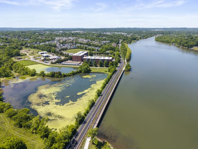 200 Sanders Ferry Rd Apt 2406, Hendersonville, TN 37075
