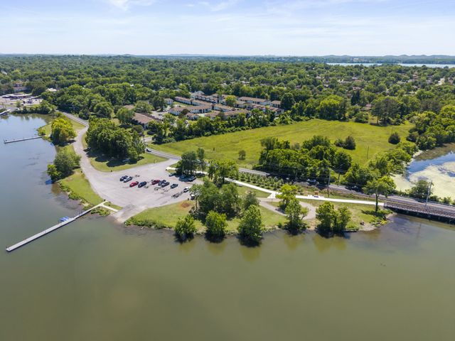 200 Sanders Ferry Rd Apt 2406, Hendersonville, TN 37075