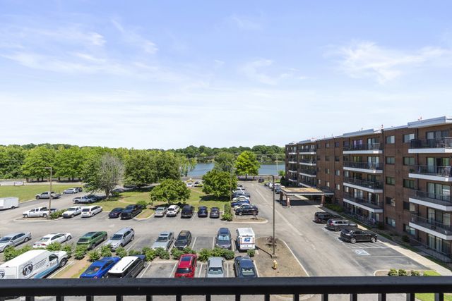 200 Sanders Ferry Rd Apt 2406, Hendersonville, TN 37075